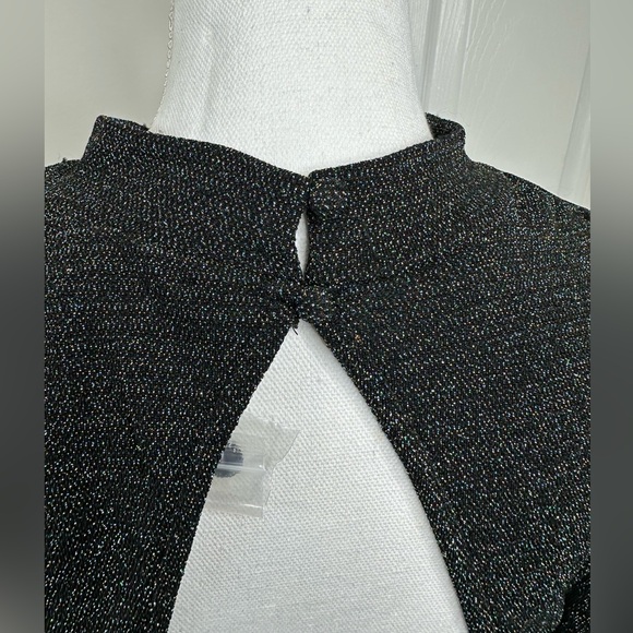 MILK & HONEY LONG SLEEVE KEYHOLE BACK TOP - Picture 4 of 7